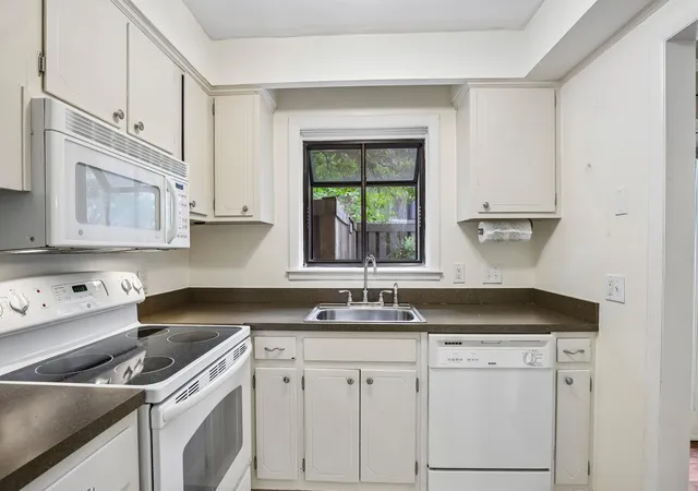 Photo 4 of Townhouse for sale at 3000 Hillsboro Pike #113, Nashville, TN 37215 | MLS# 3515945 | Listing updated on 2026-08-27