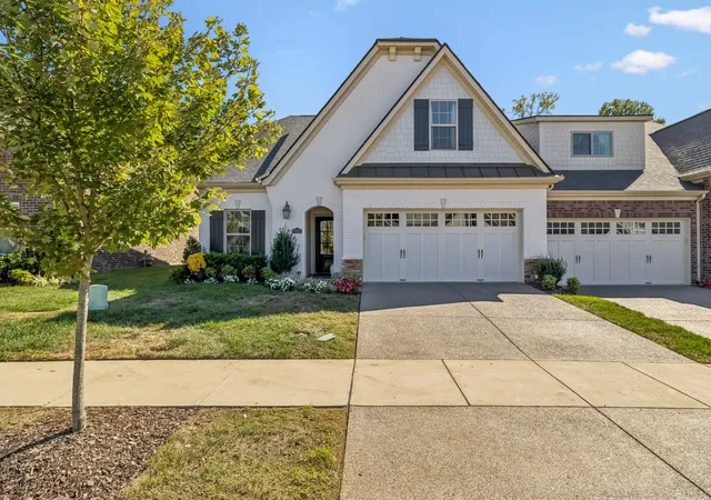 Single family home for sale at 911 Cherry Grv Dr, Hendersonville, TN 37075 | MLS# 3612534
