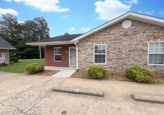 Listing Photo 3 - Condo for sale in building located at 106 Colson Vlg Ct, Dover, TN 37058