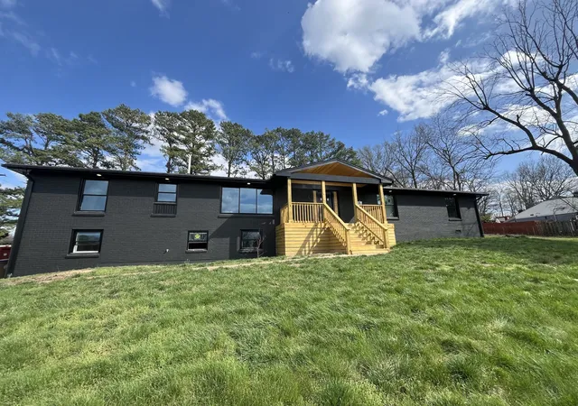 Photo 2 of Multi family home for sale at 340 Lawndale Dr, Nashville, TN 37217 | MLS# 3509955 | Listing updated on 2026-09-20