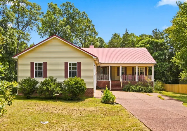 1st image of 1501 Rebecca Dr, Chapel Hill, TN 37034 | MLS# 3506179