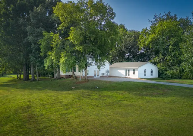 3rd image of 106 Tara Dr, Unionville, TN 37180 | MLS# 3509977