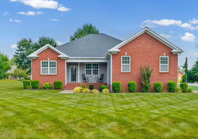 Photo 1 of Single family home for sale at 201 Quincy Dr, Hopkinsville, KY 42240 | MLS# 3510595 | Listing updated on 2026-09-20