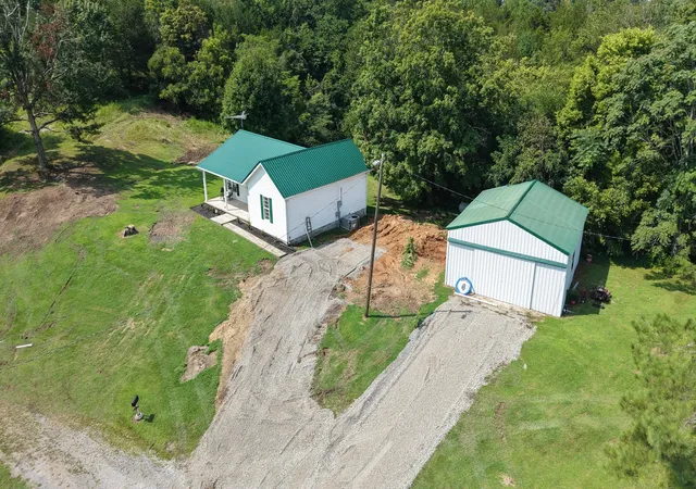 Photo 3 of Single family home for sale at 194 Davenport Ln, Lafayette, TN 37083 | MLS# 3508099 | Listing updated on 2026-10-07