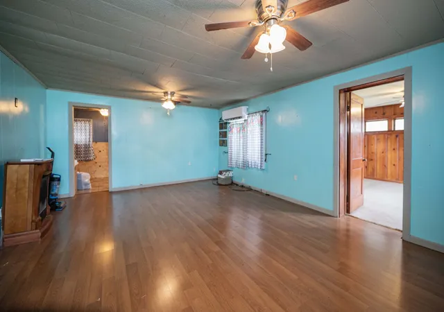2nd image of 404 Mcmurtrey St, Saint Joseph, TN 38481 | MLS# 3505810
