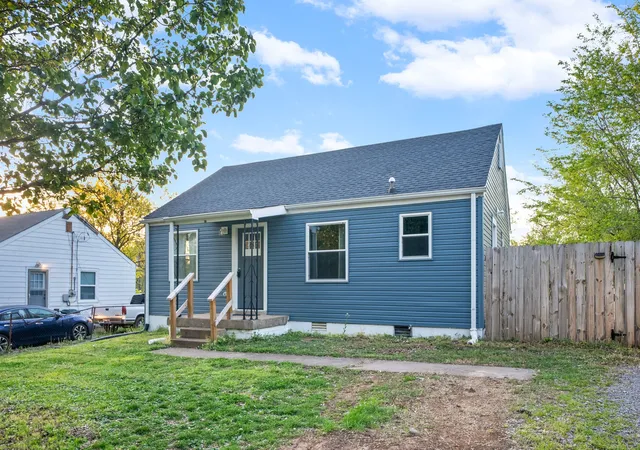 Photo 2 of Single family home for sale at 37 Maple St, Clarksville, TN 37042 | MLS# 3502122 | Listing updated on 2026-08-24