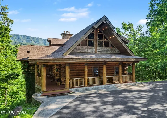 2nd image of 213 Matterhorn Dr, Gatlinburg, TN 37738 | MLS# 3506571
