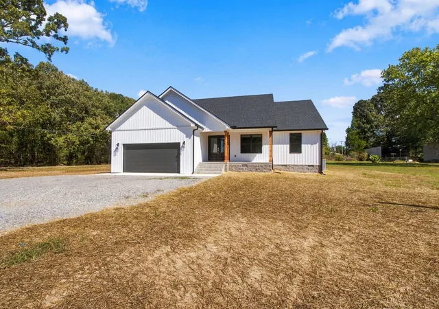 Single family home for sale at 25 Medley Ln, Estill Springs, TN 37330 | MLS# 3505896