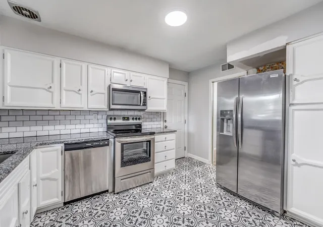 Photo 3 of Single family home for sale at 449 Green Acres Rd, Memphis, TN 38117 | MLS# 3594115 | Listing updated on 2026-09-29