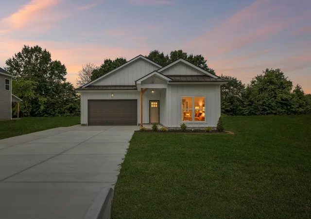 1st image of 328 Villa St, Smithville, TN 37166 | MLS# 3505908