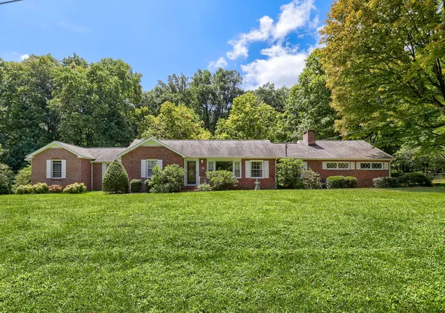 Photo 3 of Single family home for sale at 161 Kentucky Ave, Sewanee, TN 37375 | MLS# 3516600 | Listing updated on 2026-08-31