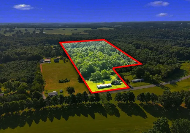 2nd image of 940 N Brace Rd, Summertown, TN 38483 | MLS# 3505894