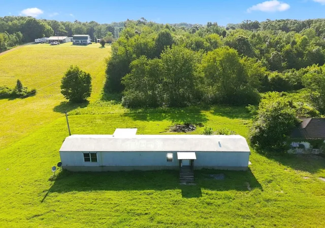 3rd image of 940 N Brace Rd, Summertown, TN 38483 | MLS# 3505894