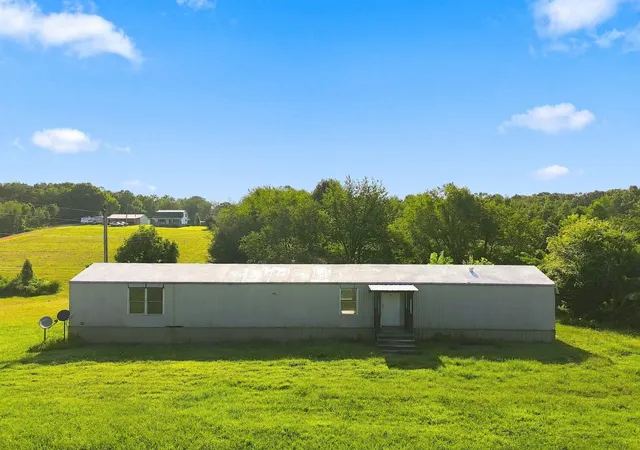 5th image of 940 N Brace Rd, Summertown, TN 38483 | MLS# 3505894