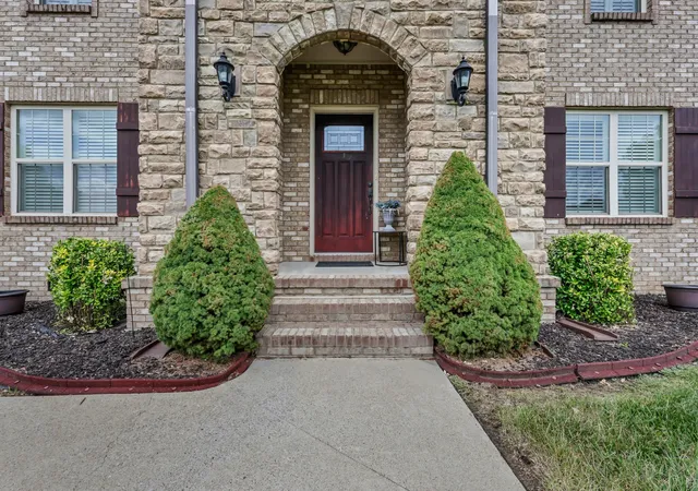 Photo 3 of Single family home for sale at 1085 Willow Cir, Clarksville, TN 37043 | MLS# 3510549 | Listing updated on 2026-09-17