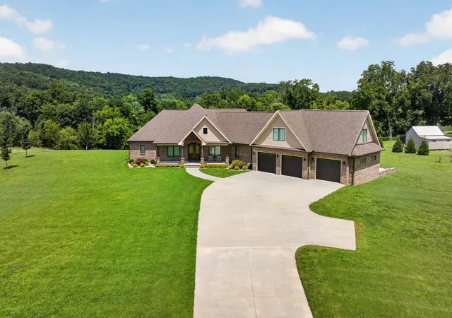 Photo 3 of Single family home for sale at 3542 Seven Springs Rd, Cookeville, TN 38506 | MLS# 3505977 | Listing updated on 2026-08-17