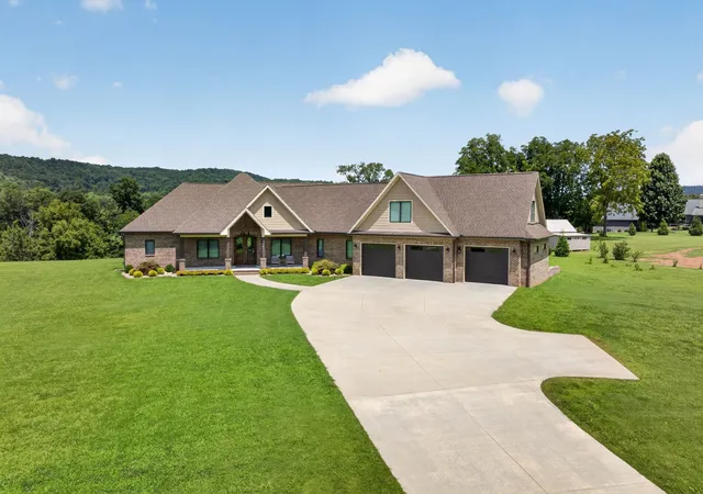 Photo 4 of Single family home for sale at 3542 Seven Springs Rd, Cookeville, TN 38506 | MLS# 3505977 | Listing updated on 2026-08-17