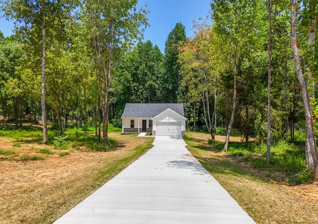 1st image of 208 Crepe Myrtle Dr, Dickson, TN 37055 | MLS# 3508140