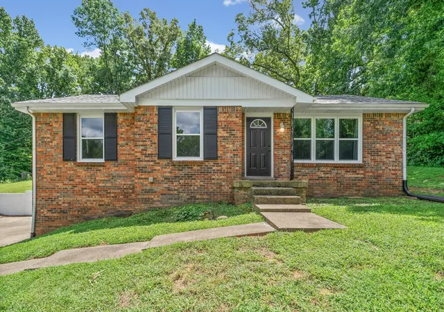 Photo 3 of Single family home for sale at 684 Dean Rd, Clarksville, TN 37040 | MLS# 3506055 | Listing updated on 2026-10-09