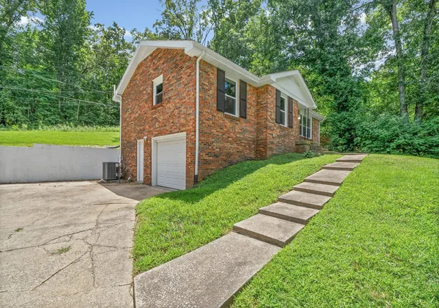 Photo 4 of Single family home for sale at 684 Dean Rd, Clarksville, TN 37040 | MLS# 3506055 | Listing updated on 2026-10-09