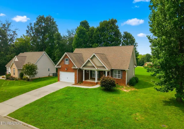 Photo 3 of Single family home for sale at 203 Shadows Lawn Dr, Athens, TN 37303 | MLS# 3506066 | Listing updated on 2026-09-14