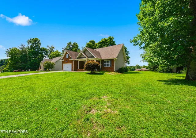 Photo 3 of Single family home for sale at 203 Shadows Lawn Dr, Athens, TN 37303 | MLS# 3506066 | Listing updated on 2026-09-28