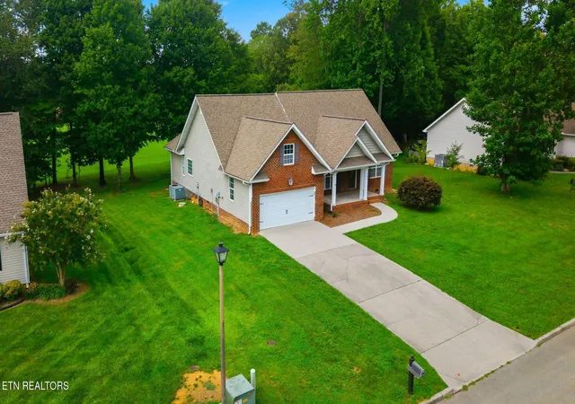 Photo 4 of Single family home for sale at 203 Shadows Lawn Dr, Athens, TN 37303 | MLS# 3506066 | Listing updated on 2026-09-28