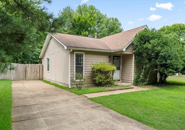 Photo 3 of Single family home for sale at 7103 Tagen Dr, Memphis, TN 38133 | MLS# 3527601 | Listing updated on 2026-08-27