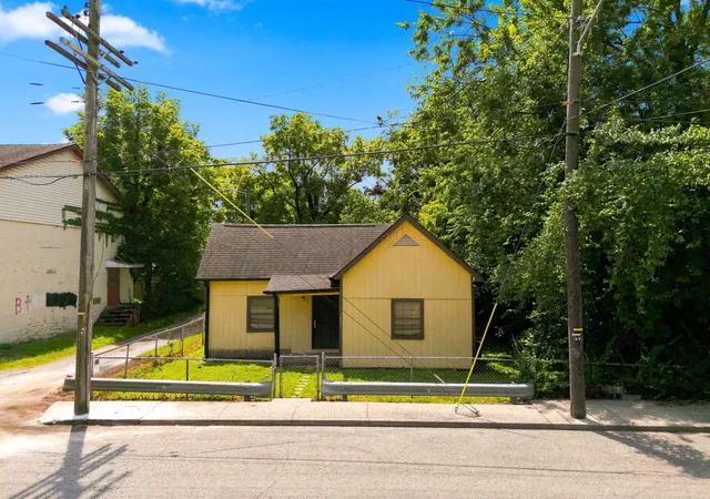 Photo 4 of Single family home for sale at 1307 Clay St, Nashville, TN 37208 | MLS# 3510841 | Listing updated on 2026-08-26