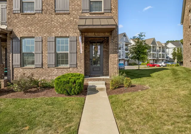 Photo 2 of Townhouse for sale at 1054 Shady Stone Way, Franklin, TN 37064 | MLS# 3525690 | Listing updated on 2026-09-13