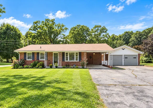 Photo 1 of Single family home for sale at 130 Payne Springs Rd, Dickson, TN 37055 | MLS# 3511200 | Listing updated on 2026-09-14