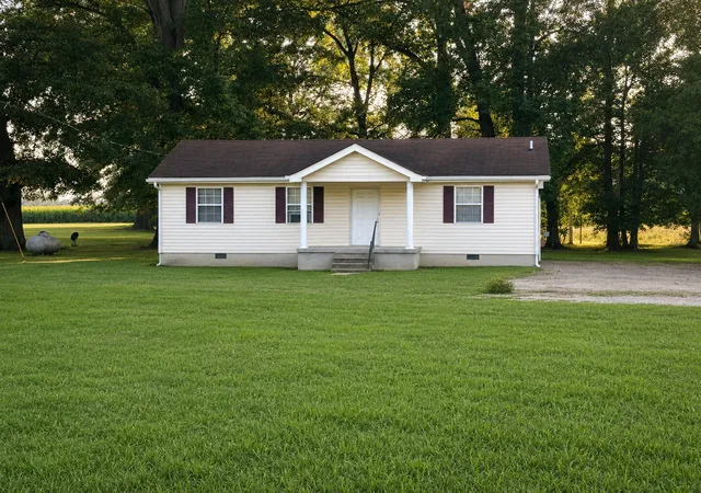 Photo 2 of Single family home for sale at 686 Johnson St, Clarksville, TN 37043 | MLS# 3514628 | Listing updated on 2026-10-09