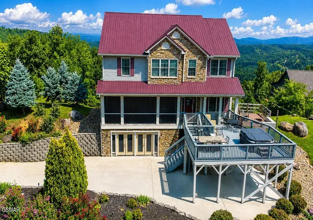 1st image of 706 Chestnut Dr, Gatlinburg, TN 37738 | MLS# 3510494