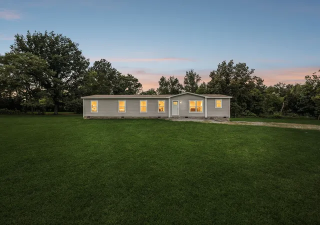 Photo 3 of Manufactured home for sale at 4079 Red Boiling Springs Rd, Lafayette, TN 37083 | MLS# 3514120 | Listing updated on 2026-08-17
