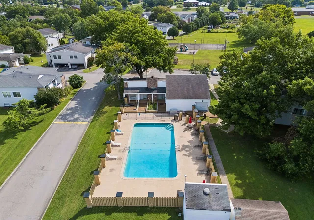 2nd image of 810 Bellevue Rd, Nashville, TN 37221