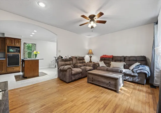 Photo 3 of Sale Pending at 721 Kingsbury Rd, Clarksville, TN 37040 | MLS# 3512633 | Listing updated on 2026-08-25