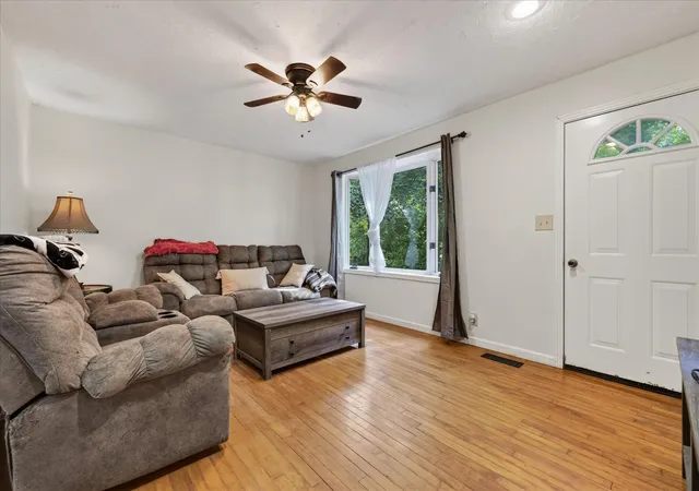 Photo 3 of Sale Pending at 721 Kingsbury Rd, Clarksville, TN 37040 | MLS# 3512633 | Listing updated on 2026-08-25