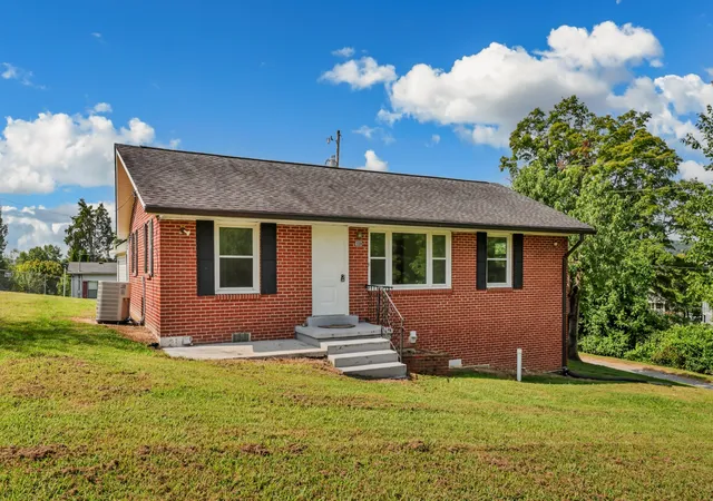 1st image of 108 Turner St, Ashland City, TN 37015 | MLS# 3510217