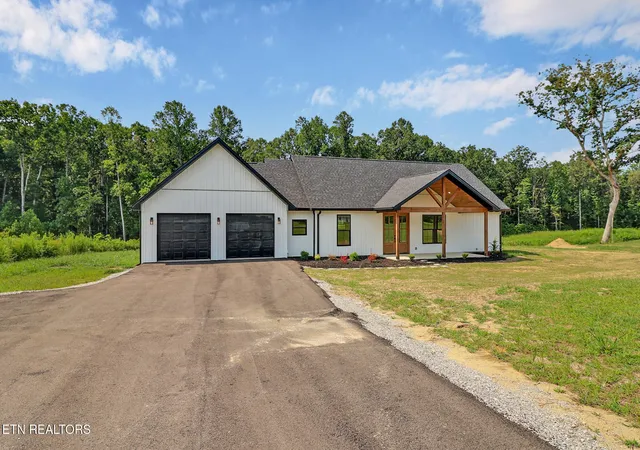 Photo 3 of Single family home for sale at 1468 Taylor Pl Rd, Jamestown, TN 38556 | MLS# 3506542 | Listing updated on 2026-09-25