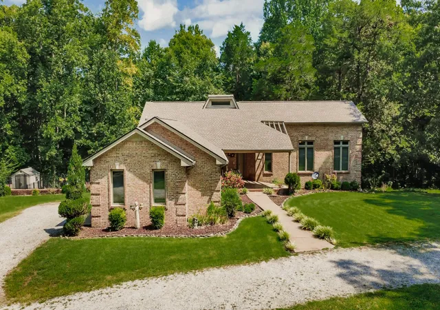 Single family home for sale at 3101 Flint Ridge Rd, Palmyra, TN 37142 | MLS# 3514186