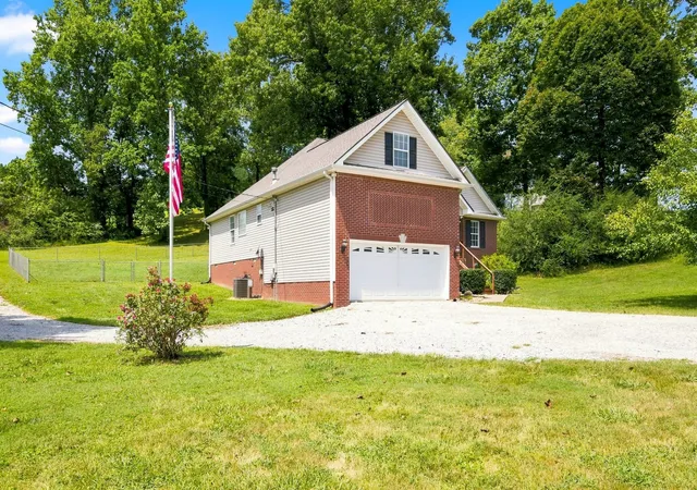 2nd image of 124 Pheasant Hollow Rd, Dickson, TN 37055 | MLS# 3513109