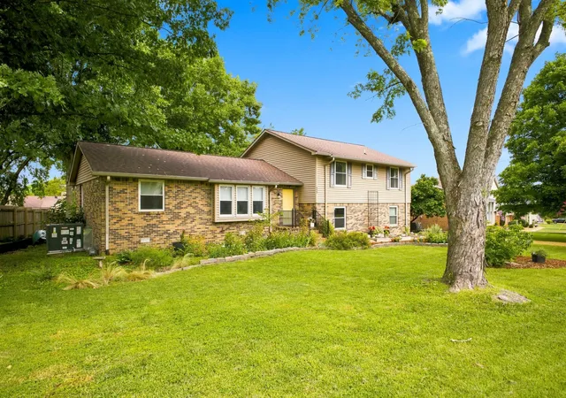 Photo 1 of Single family home for sale at 272 Clearlake Dr W, Nashville, TN 37217 | MLS# 3513213 | Listing updated on 2026-10-11