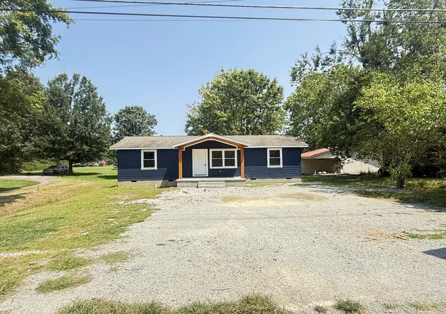 2nd image of 501 Smith Ave, Hohenwald, TN 38462 | MLS# 3508233