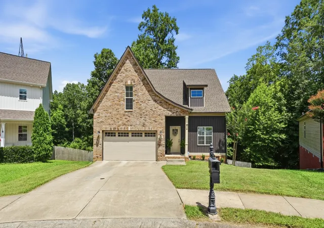 Photo 2 of Single family home for sale at 487 Parkvue Village Way, Clarksville, TN 37043 | MLS# 3508043 | Listing updated on 2026-08-12