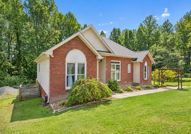 Photo 2 of Single family home for sale at 183 Hickory Holw Dr, Dickson, TN 37055 | MLS# 3514558 | Listing updated on 2026-09-13