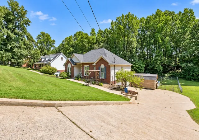 Photo 3 of Single family home for sale at 183 Hickory Holw Dr, Dickson, TN 37055 | MLS# 3514558 | Listing updated on 2026-09-13