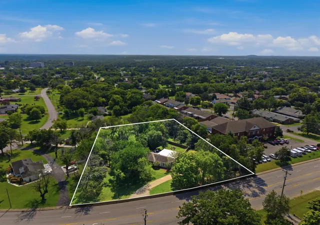 Photo 3 of Sale Pending at 1304 S Graycroft Ave, Madison, TN 37115 | MLS# 3510770 | Listing updated on 2026-08-24