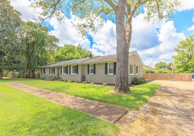 Photo 2 of Sale Pending at 6908 Hickory View Ln, Chattanooga, TN 37421 | MLS# 3508051 | Listing updated on 2026-08-30