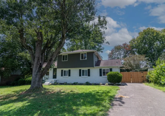 2nd image of 2711 E Copeland Ct, Clarksville, TN 37042 | MLS# 3513856