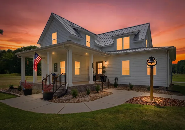 Photo 1 of Single family home for sale at 808 Clearview Rd, Cottontown, TN 37048 | MLS# 3519213 | Listing updated on 2026-10-05
